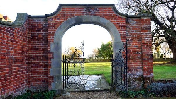 You are currently viewing Enhancing Curb Appeal: Creative Gate Design Ideas