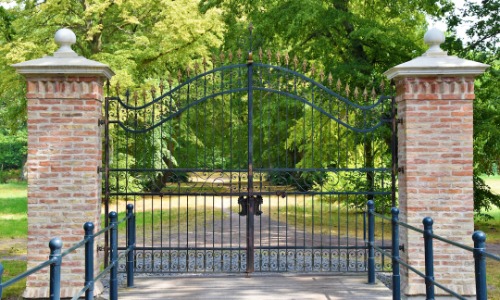 You are currently viewing Gate Safety Measures: Protecting Your Loved Ones and Pets